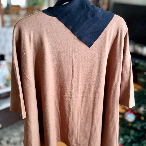NWT Hem & Thread Poncho - Picture 3 of 7